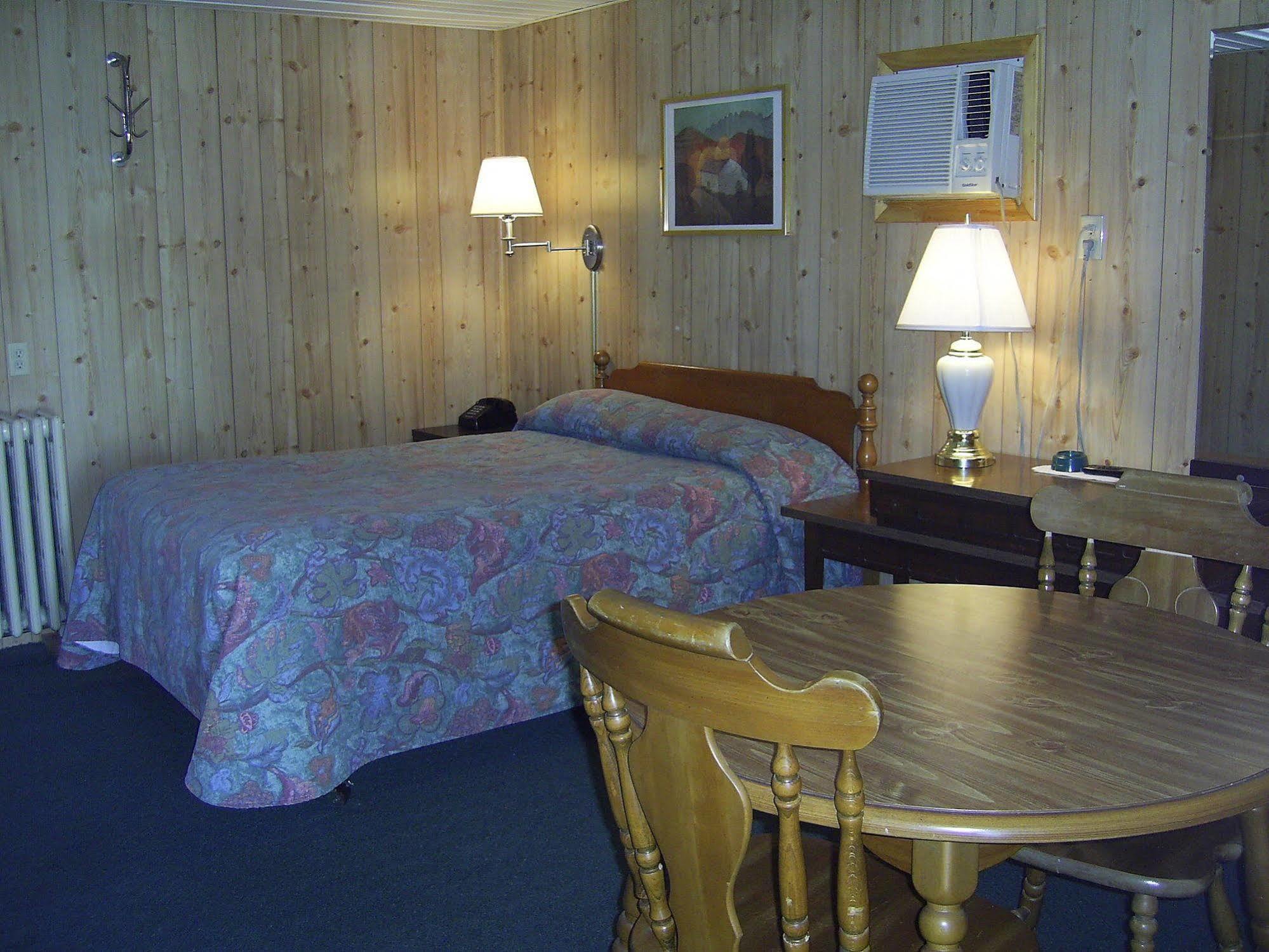 Cedar Grove Motel แอลทูนา ภายนอก รูปภาพ
